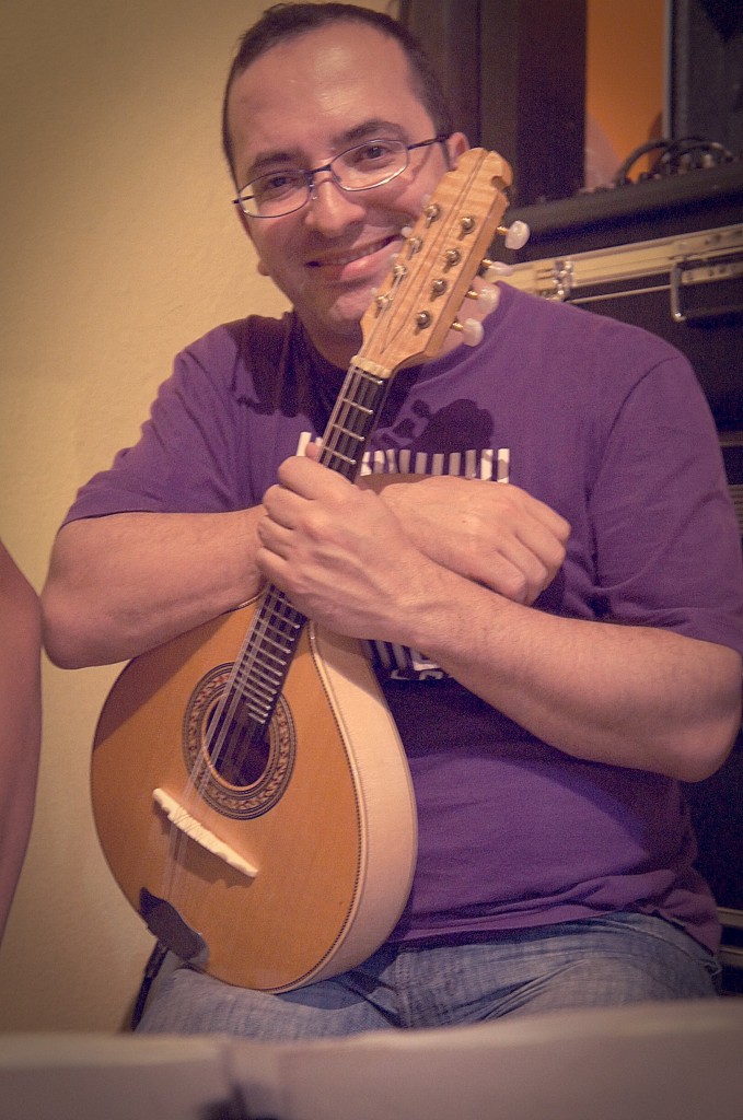 “Acredito que Jacob do Bandolim influenciou toda uma geração de bandolinistas, principalmente quando lançou o LP Vibrações, estava demarcado a partir do lançamento deste LP, as formações de regionais de choro que passaram a ser referência em todo o Brasil. E não podemos nunca esquecer sobre o lado pesquisador de Jacob do Bandolim, um sujeito inquieto que se aprofundou nas músicas de Ernesto Nazareth trazendo muitas de suas melodias para as rodas de choro. Ele também trouxe músicas que se não fosse pelo seu espírito e vontade de preservar o que temos de tradicional, teria se perdido no tempo, como as composições conservadas em seus manuscritos em seu precioso arquivo. Talvez estaríamos mais pobres culturalmente se não fosse Jacob do Bandolim.”