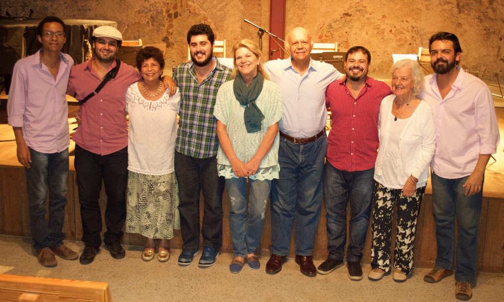 Vânia (saia) e Leonardo Bruno (cinto).