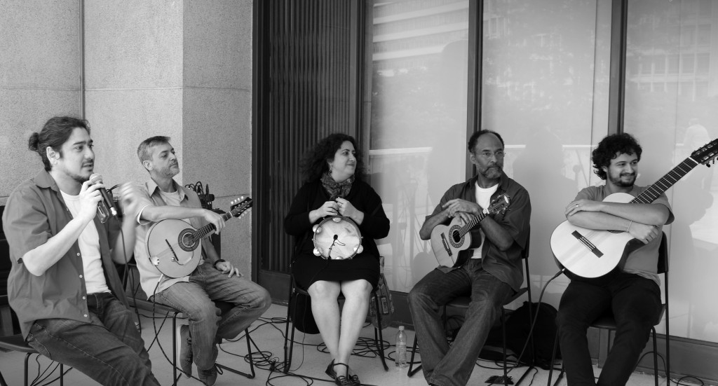 Grupo Chorando as Pitangas: Biblioteca Mario de Andrade; com Victor Kenki, Milton Mori, Roberta Valente, Ildo Silva e Gian Correia.