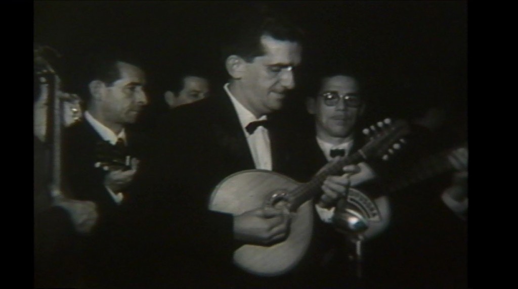 Imagem do fragmento do vídeo encontrado de Jacob tocando seu bandolim 