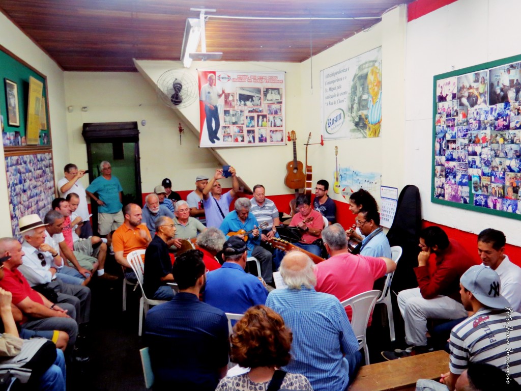 ​Tradicional roda de choro da Contemporânea, onde todos que apreciam o choro podem chegar e passar as manhãs de sábado ao som de choros e serestas. Nesta roda: sr. Zé Canela, João Macacão entre outros.  referencias para os jovens, fica em São Paulo.