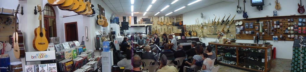 ​Roda de Choro comandada pelo Barão do Pandeiro, aconteci aos sabados pela  manhã na Loja de Instrumentos Vitale em São Paulo.